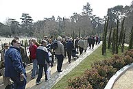 Miles de personas han aprovechado el buen tiempo para acudir al Retiro. (Foto: Carlos Barajas)